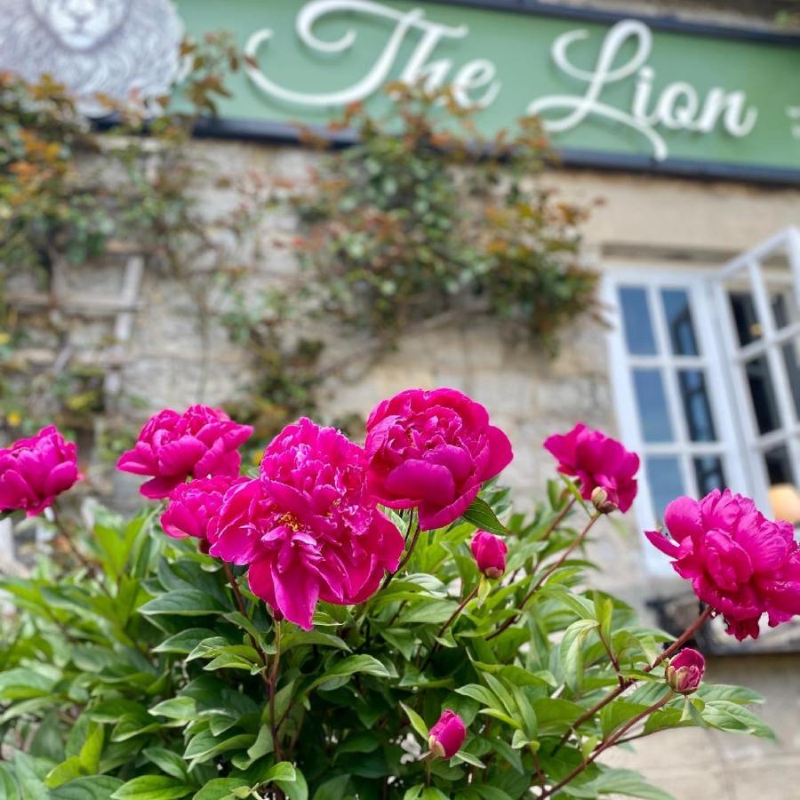 Hotel The Lion At West Pennard Extérieur photo Peonies in bloom