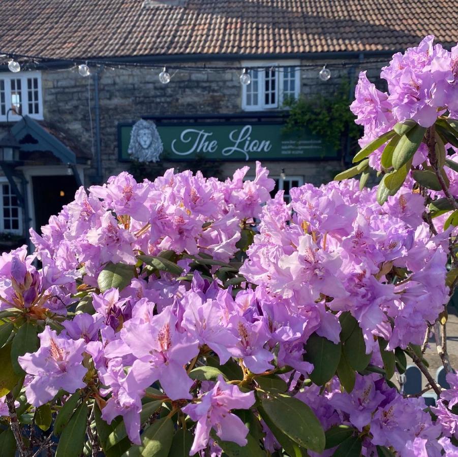 Hotel The Lion At West Pennard Extérieur photo The Lion Inn