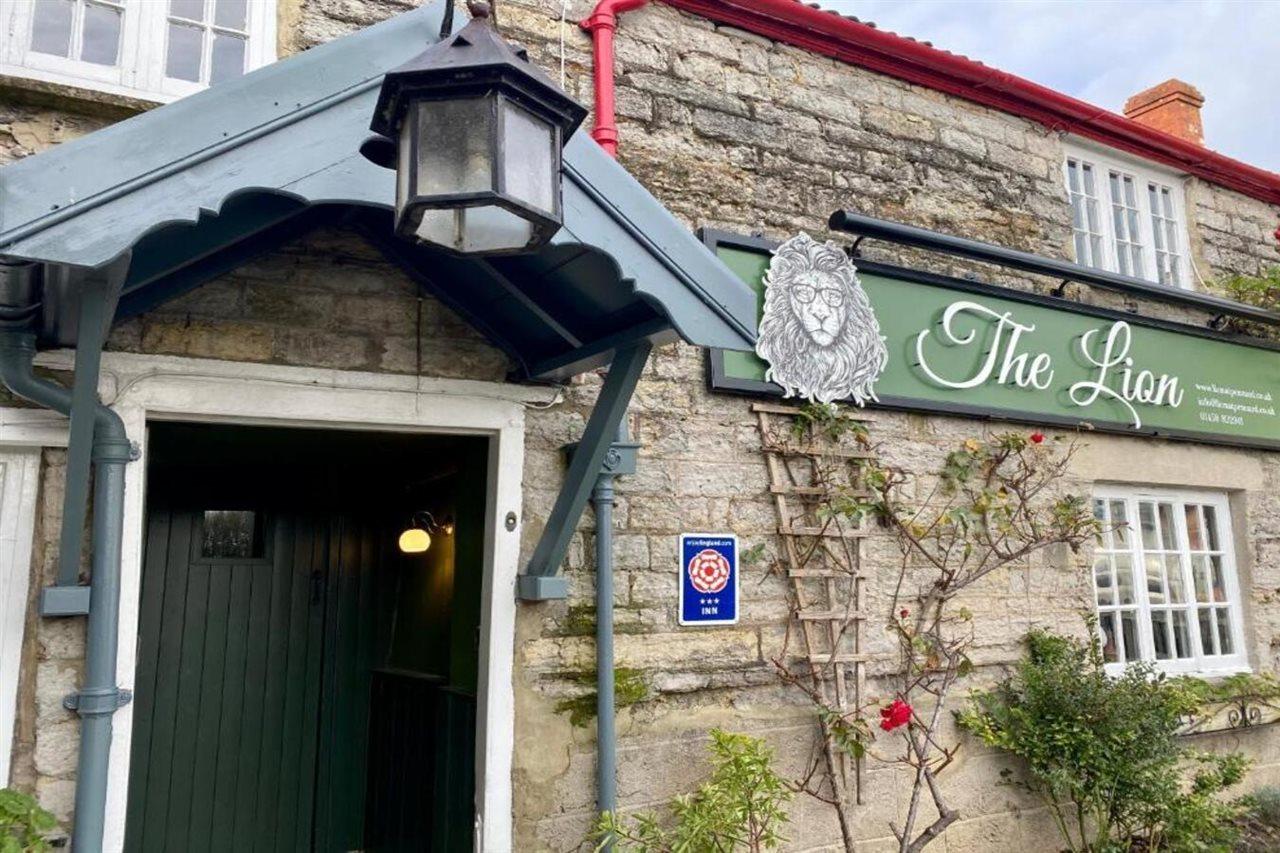 Hotel The Lion At West Pennard Extérieur photo The Lion Inn, Settle