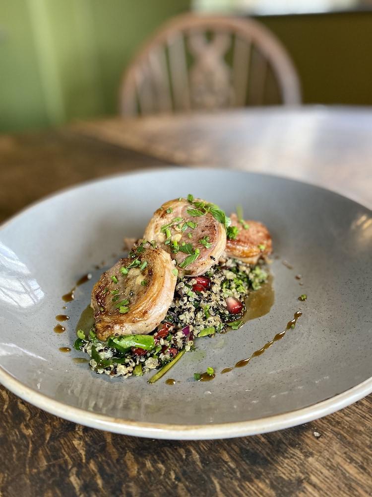 Hotel The Lion At West Pennard Extérieur photo Quinoa salad with lamb