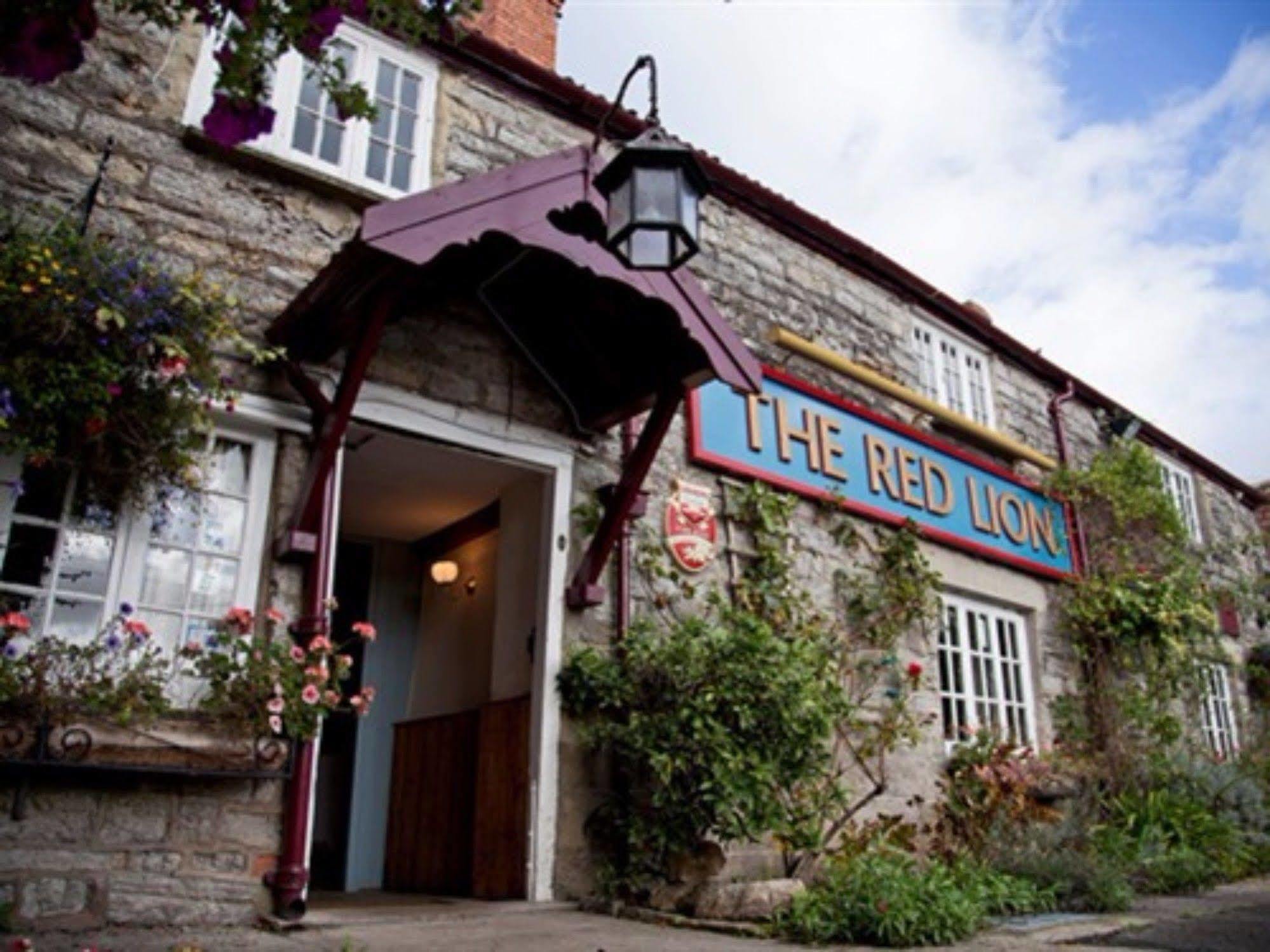 Hotel The Lion At West Pennard Extérieur photo The Red Lion